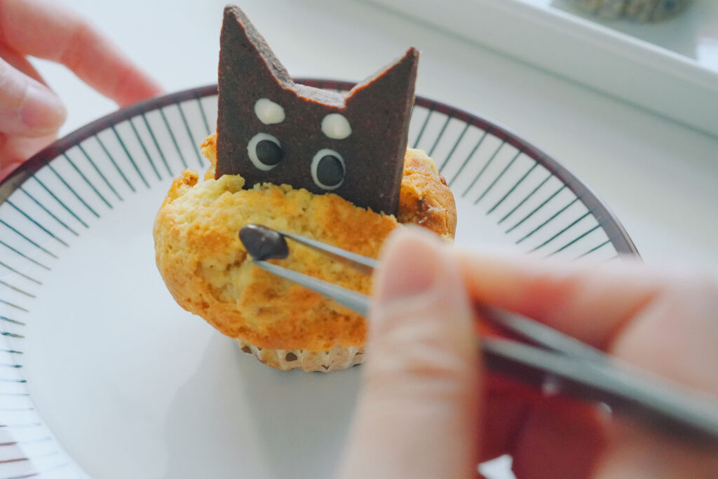バナナマフィンの作り方｜犬のクッキーを飾るデコレーション